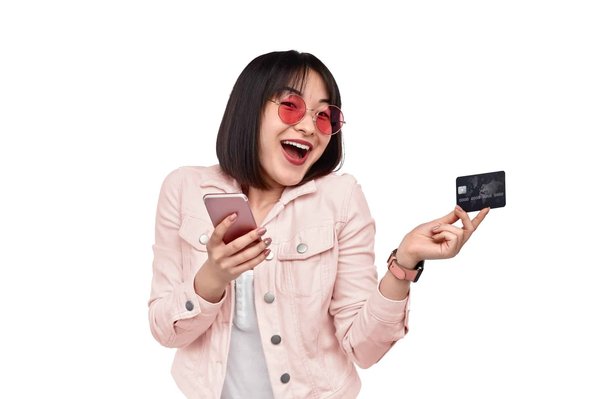 Shopping à l'étranger : comment éviter les frais cachés avec les banques en ligne ?